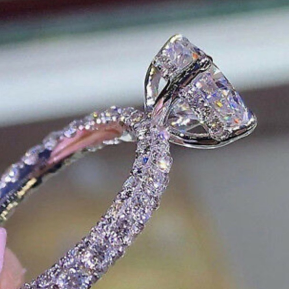 NEW Elegant 925 Silver Oval Cut Sapphire Ring - Picture 2 of 8